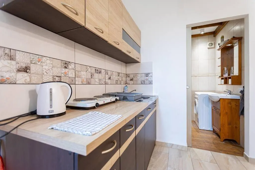 Cool Apartment In The Center With Patio, Szovetseg Street Boedapest Hongarije