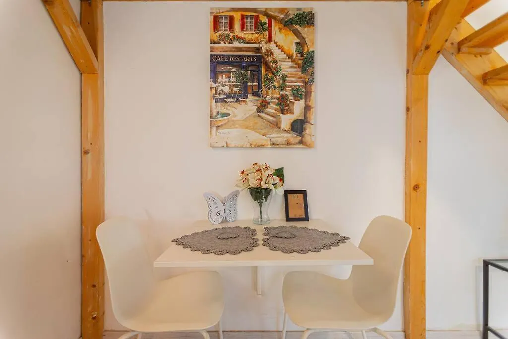 Cool Apartment In The Center With Patio, Szovetseg Street Boedapest 0*,  Hongarije