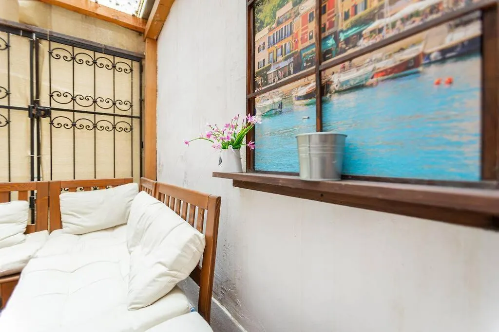 Cool Apartment In The Center With Patio, Szovetseg Street Boedapest