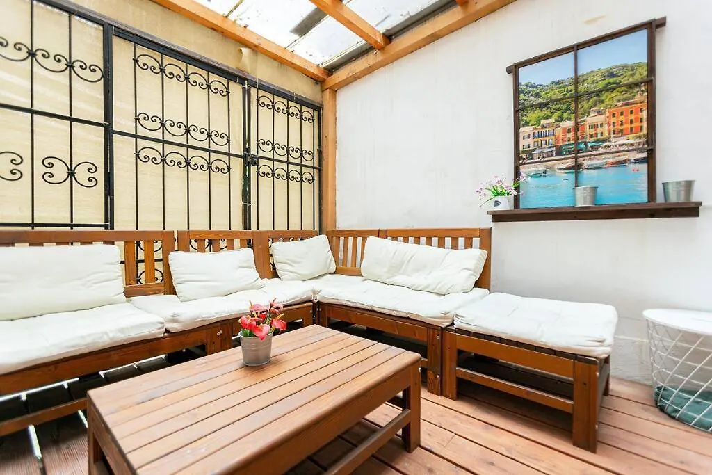 Cool Apartment In The Center With Patio, Szovetseg Street Boedapest