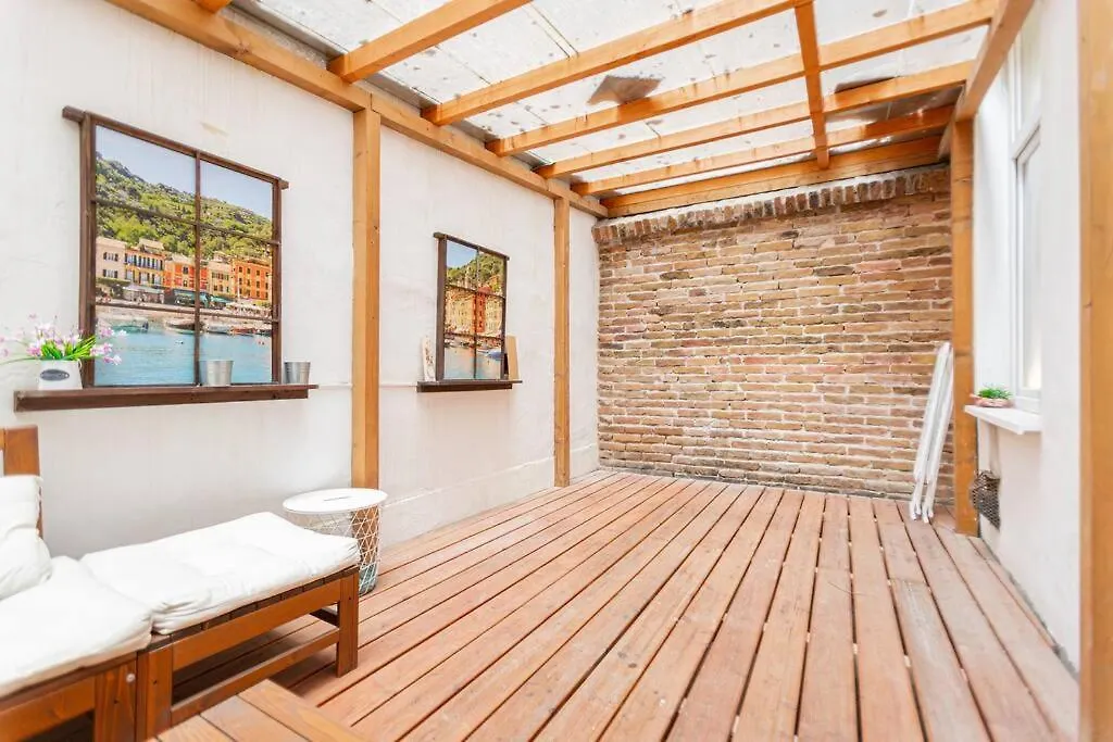 Cool Apartment In The Center With Patio, Szovetseg Street ブダペスト ハンガリー